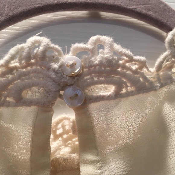 Lace cream top - Picture 4 of 5